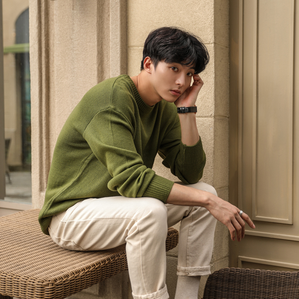 오버핏 베이직 라운드 니트